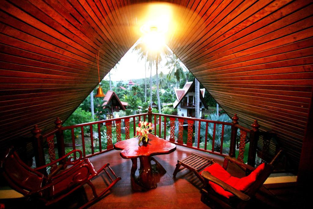 Coco Palace Resort Nai Harn Номер фото
