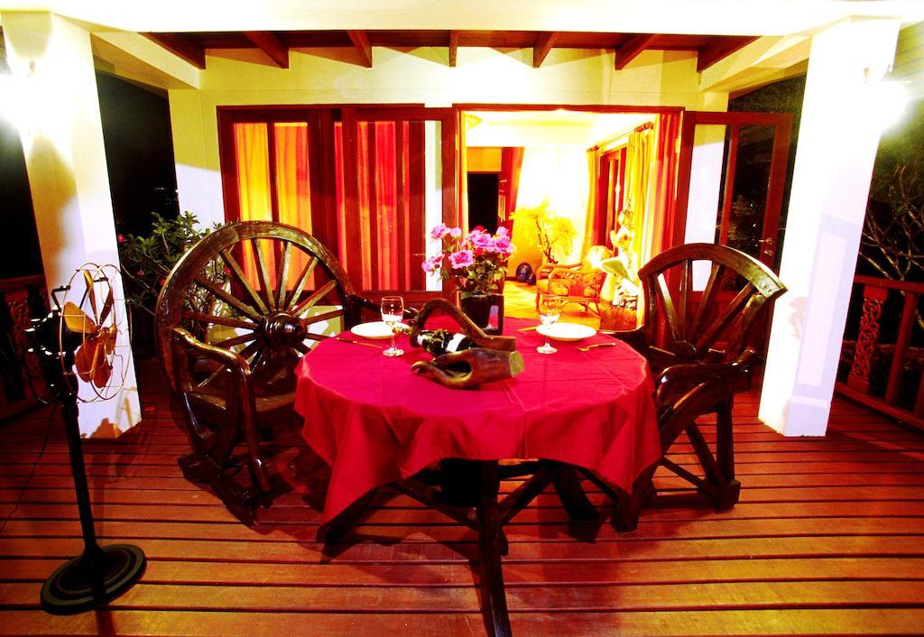 Coco Palace Resort Nai Harn Номер фото