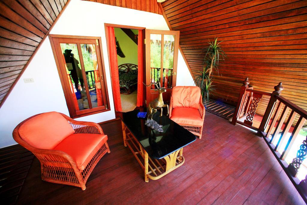 Coco Palace Resort Nai Harn Номер фото
