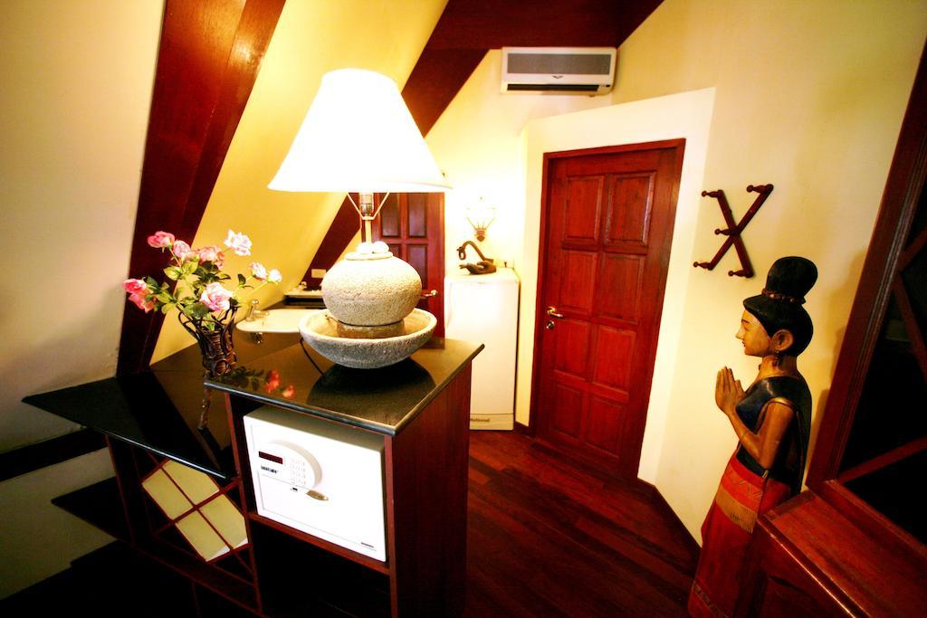 Coco Palace Resort Nai Harn Номер фото