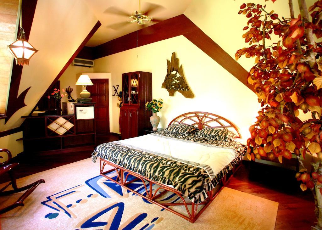 Coco Palace Resort Nai Harn Номер фото