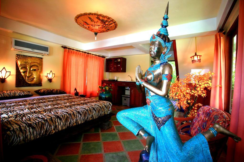 Coco Palace Resort Nai Harn Номер фото