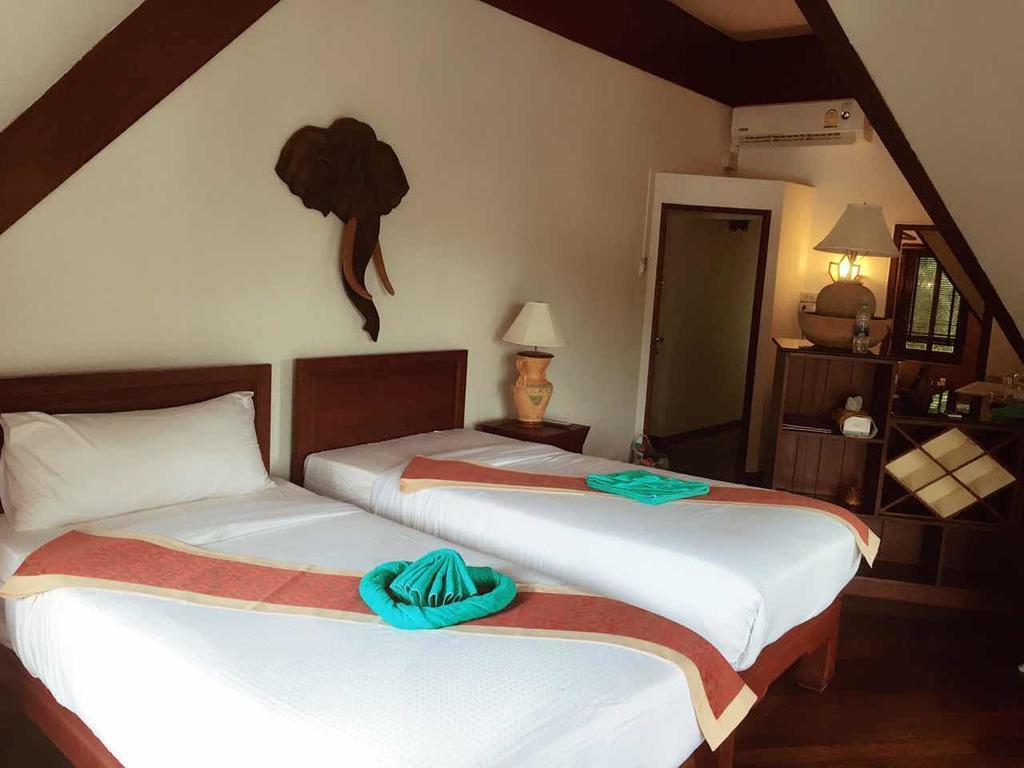 Coco Palace Resort Nai Harn Экстерьер фото